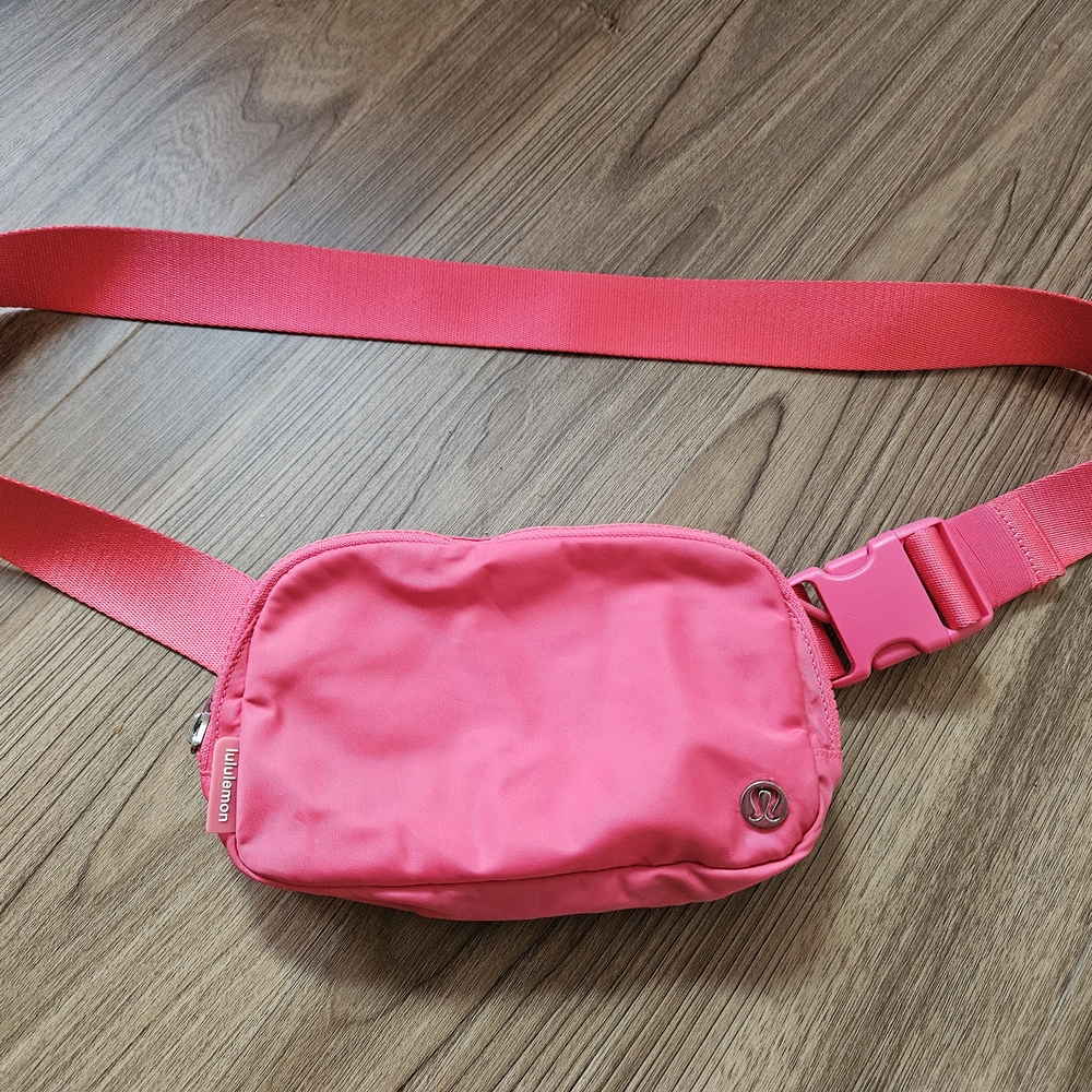 Lululemon Belt Bag - Lipgloss Pink